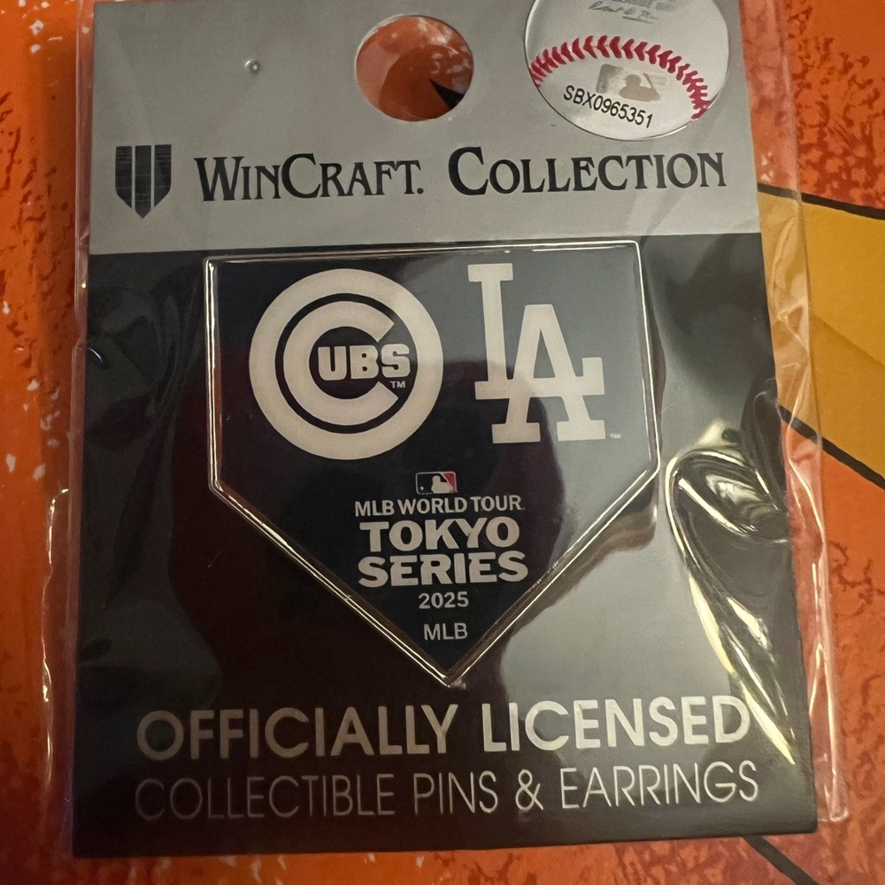 Wincraft MLB World Tour Tokyo Series Pin - Black and White